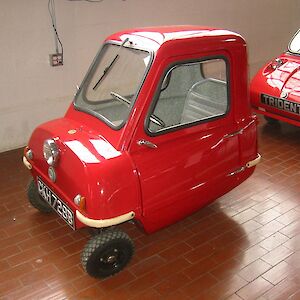1280px-1965_peel_p50-_the_worlds_smallest_car_lane_motor_museum.jpg